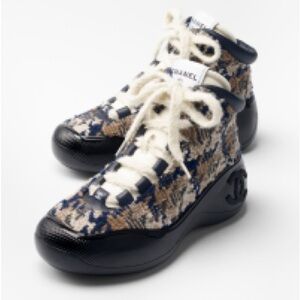 Authentic Chanel - Coco neige , snow sneaker & boot collectible shoe size 8